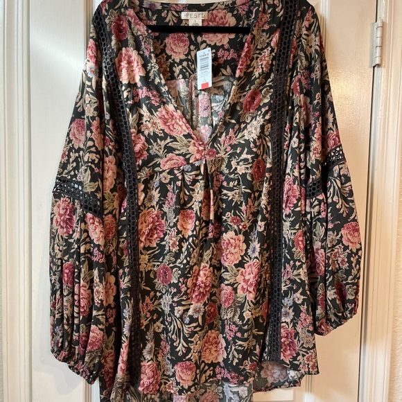 torrid Tops - NWT Torrid Festi Black and Pink Floral Blouse
